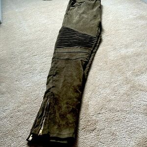 171 super cute unbranded suede leggins !!